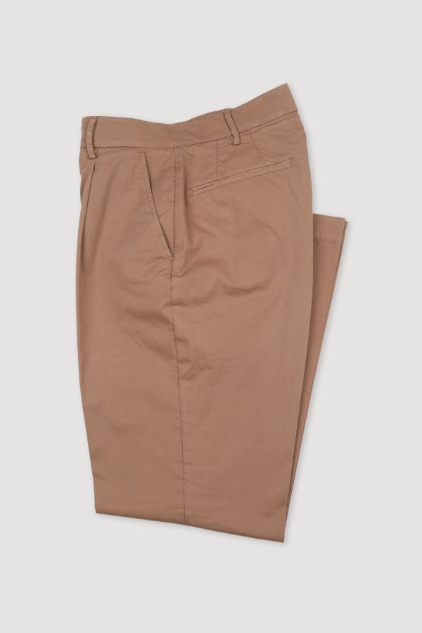 Tailored pleated chinos