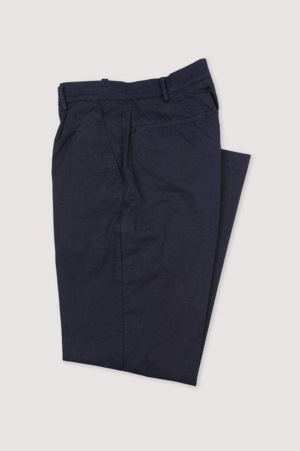 Tailored pleated chinos