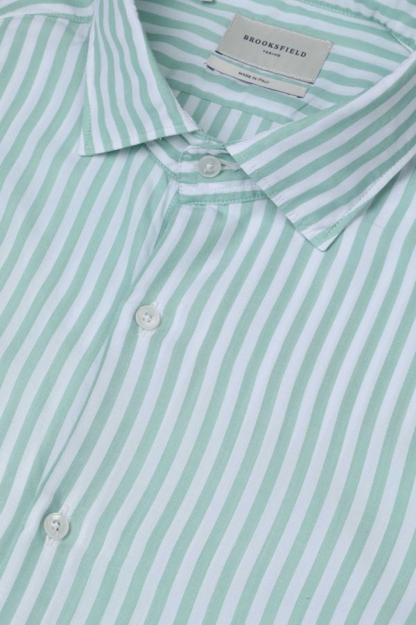 Spread collar shirt, slim fit