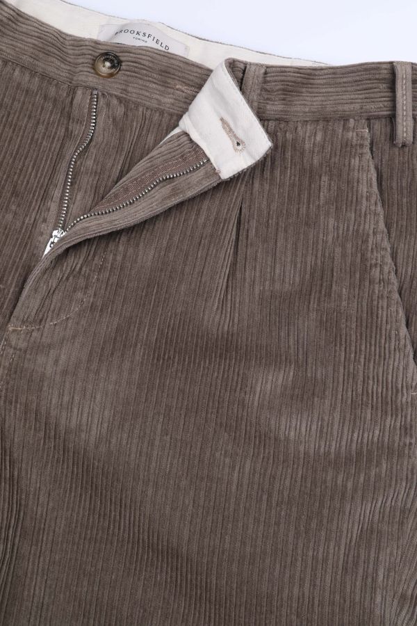 Pleated chinos