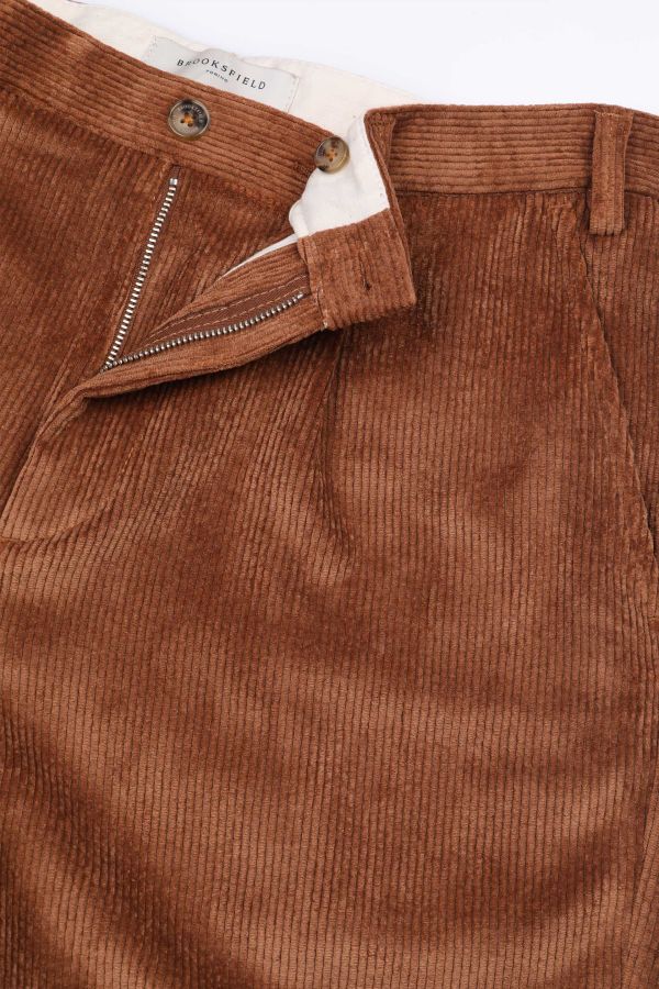 Pleated chinos